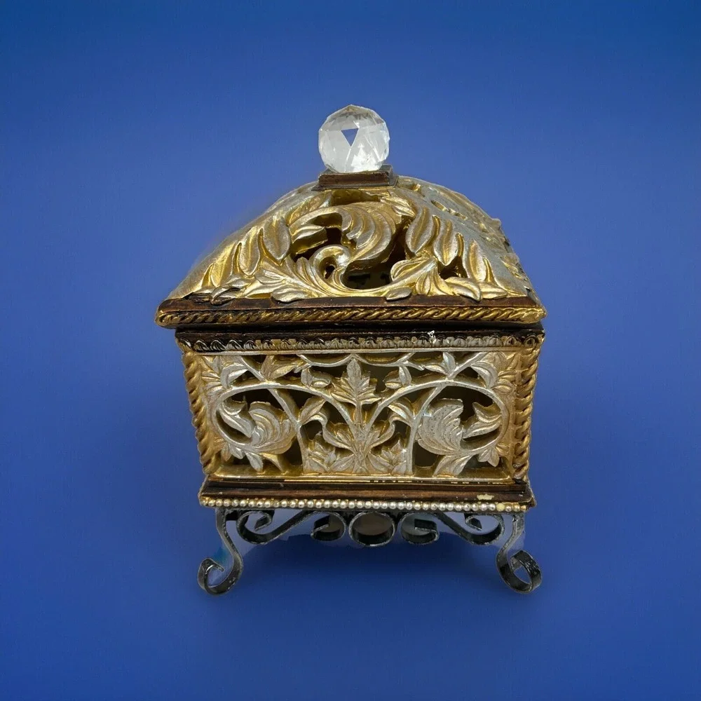 Vintage Resin Ornate Cut Leaf Carved Jewelry Trinket Box Lid Pedestal Home Decor